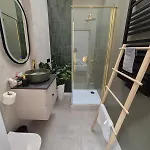 Between The Roofs Of Jezyce شقة بوزنان